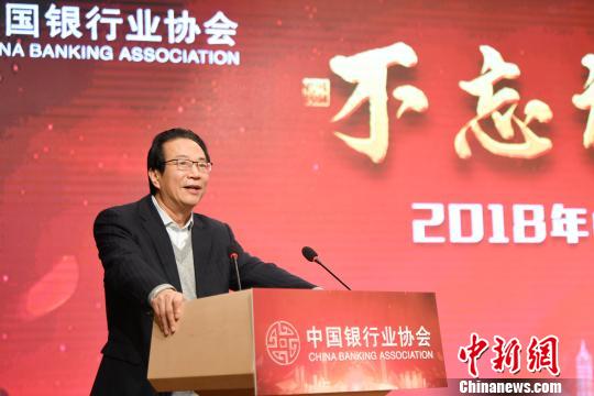 曲亮辞任副行长，变局之下的战略转身，还是银行转型阵痛的缩影？