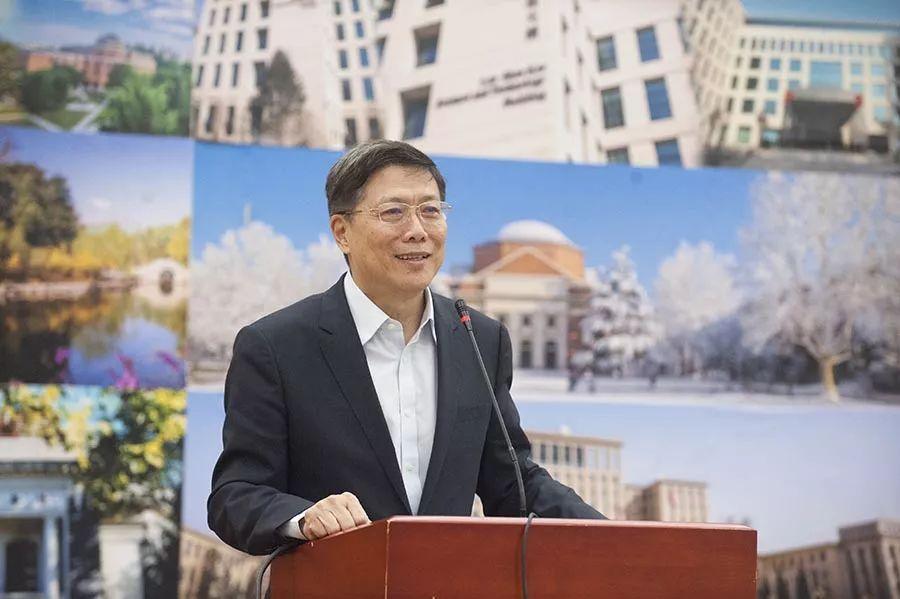 深耕沃土 初心如磐—记原广西壮族自治区农村信用社联合社党委书记的三农情怀与改革担当