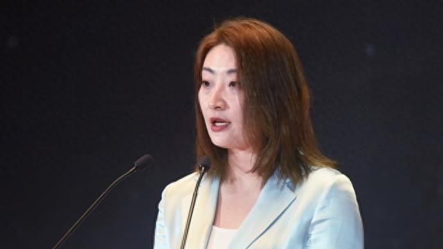 宗馥莉请辞传闻背后，娃哈哈的权力交接与未来走向