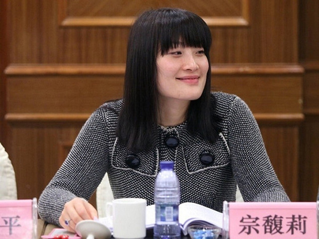 传宗馥莉辞去集团职务，一场企业传承与个人选择的博弈