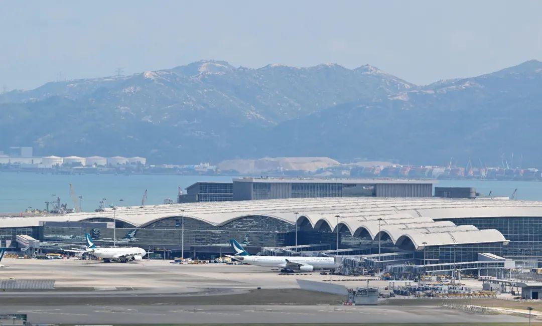 维持国泰航空买入评级，穿越周期迷雾，把握复苏与重构的双重红利