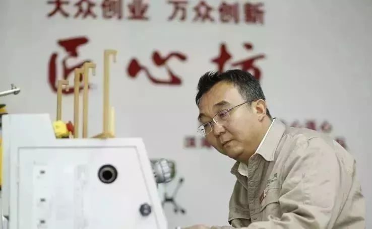 聘任向平，在平凡的坐标上，刻写不凡的时代刻度
