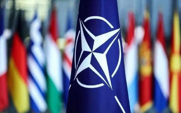 坚定不移完成全年经济社会发展目标任务