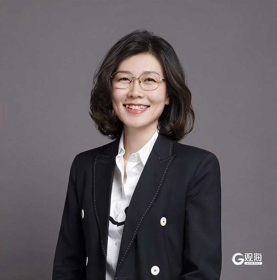 正式官宣！交银施罗德基金阮红到龄退休，金融女帅谢幕与公募时代回响