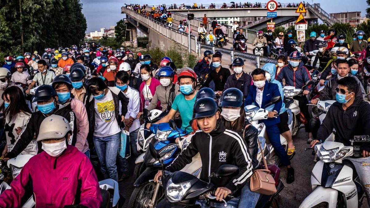 在早报里,住着时间的秩序与世界的温度 在早报里,住着时间的秩序与世界的温度