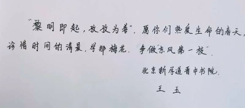 我们常常用度日来形容时间的流逝，却忘了度字本身带有一种庄重的仪式感。度日，不是捱过，而是度过—是像古人那样，用身心去丈量每一寸光与影的位移