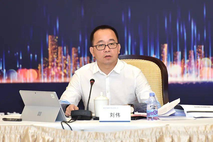 缝隙中的世界，论无限生长如何成为可能