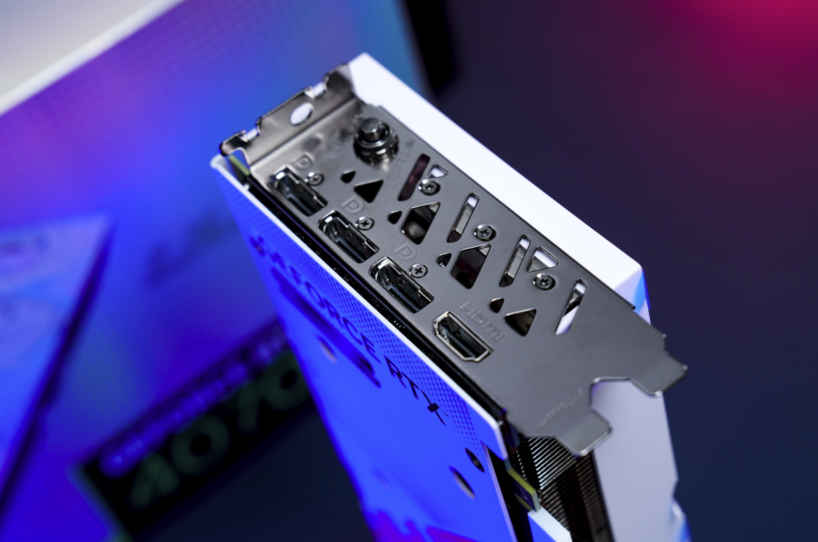 IT之家开箱iGAME RTX 4070 Ti SUPER Advanced 显卡图赏，金属质感与赛博美学的完美碰撞