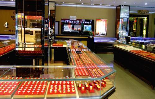金价暴涨，为何上市金店却在逆势关店？