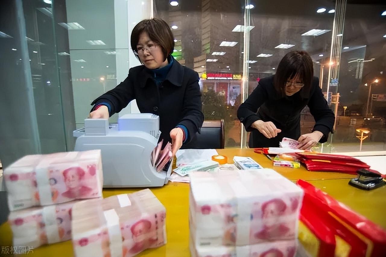 降息潮下的跟进者，城农商行的必然、挣扎与突围