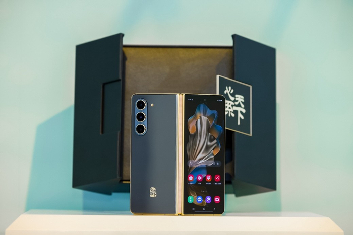心系天下，何以独厚中国？解读三星W25/W25 Flip的中国式奢侈