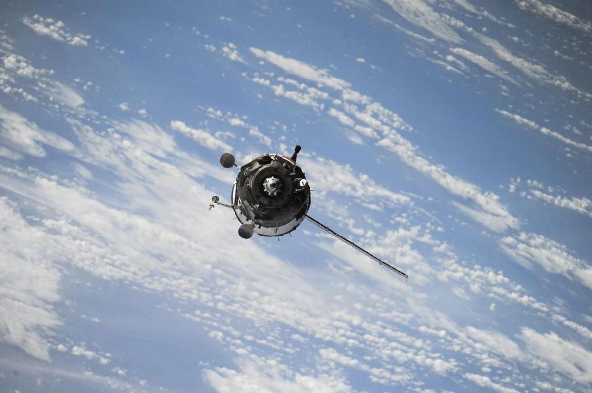人类向宇宙递出的第一封木质情书，当全球首颗木制卫星入驻国际空间站