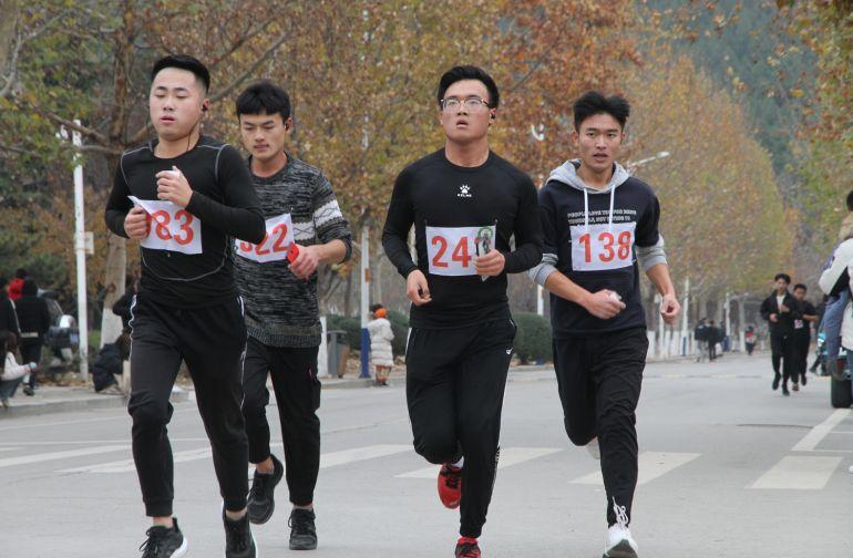 零跑，在巨人的丛林里，做一个长跑的孤勇者