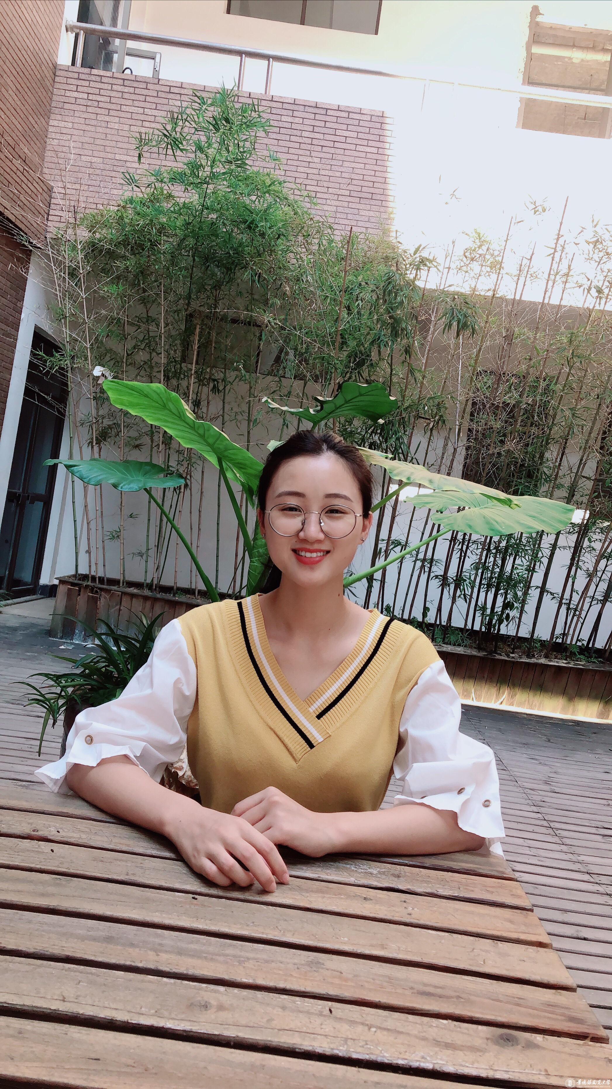 张紫薇，在时光的庭院里静候花开