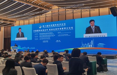 稳步深化互联互通，为全球发展铺设共赢之路