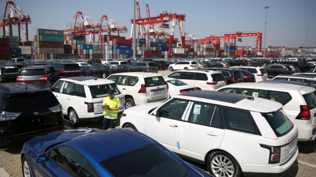 25%关税今夜生效,一辆驶向孤岛的美国汽车 25%关税今夜生效,一辆驶向孤岛的美国汽车