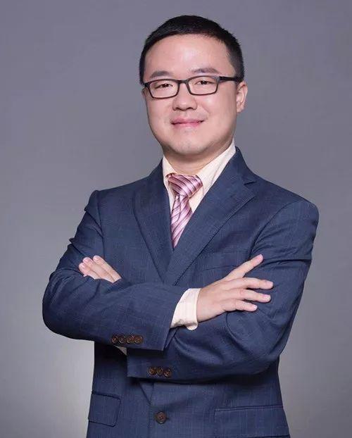 在宏观的褶皱处，看见经济的呼吸—重读郭磊的叙事与远见