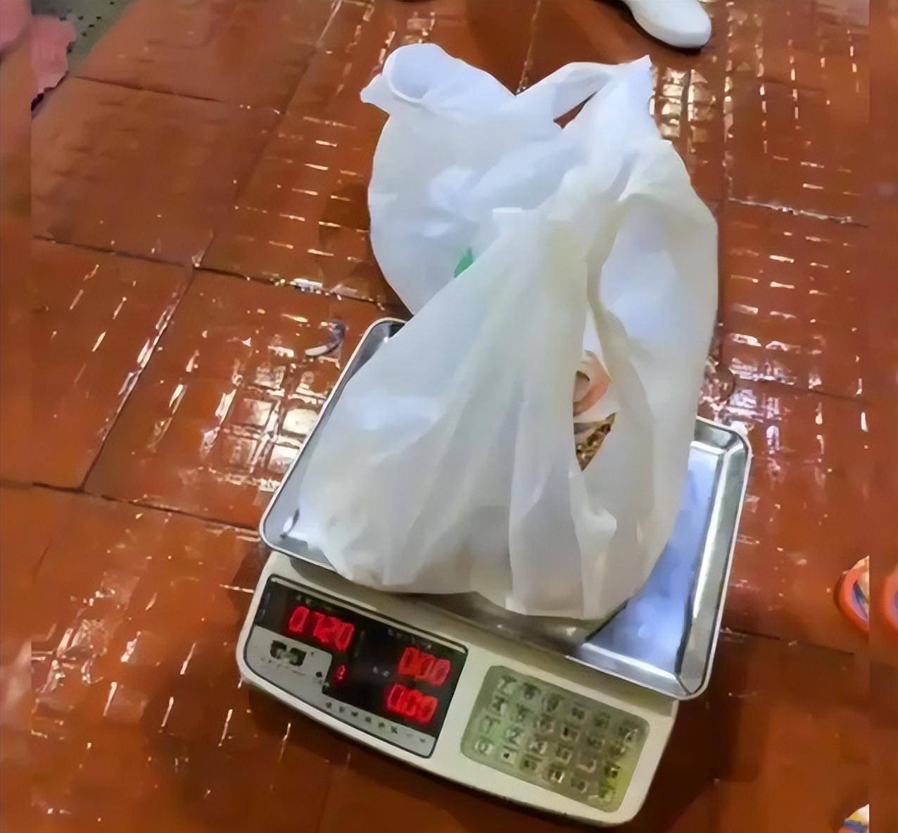 二百块钱的重量