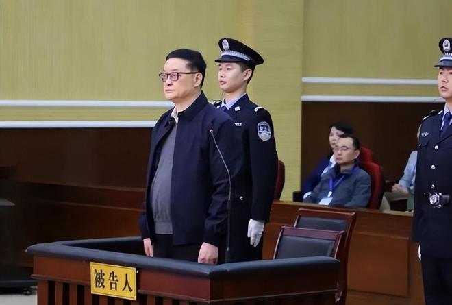 贵州盐业集团原总经理郭帆一审获刑十年，贪欲腐蚀的代价