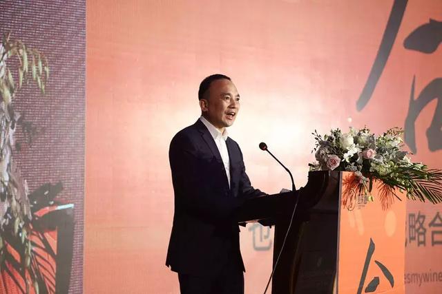 上海银行党委书记顾建忠亮相业绩说明会，聚焦战略转型与价值创造，稳健开局彰显经营韧性