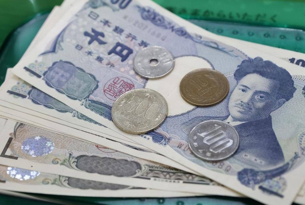 日本财务大臣的日元困局，在通胀、债市与政治夹缝中走钢丝
